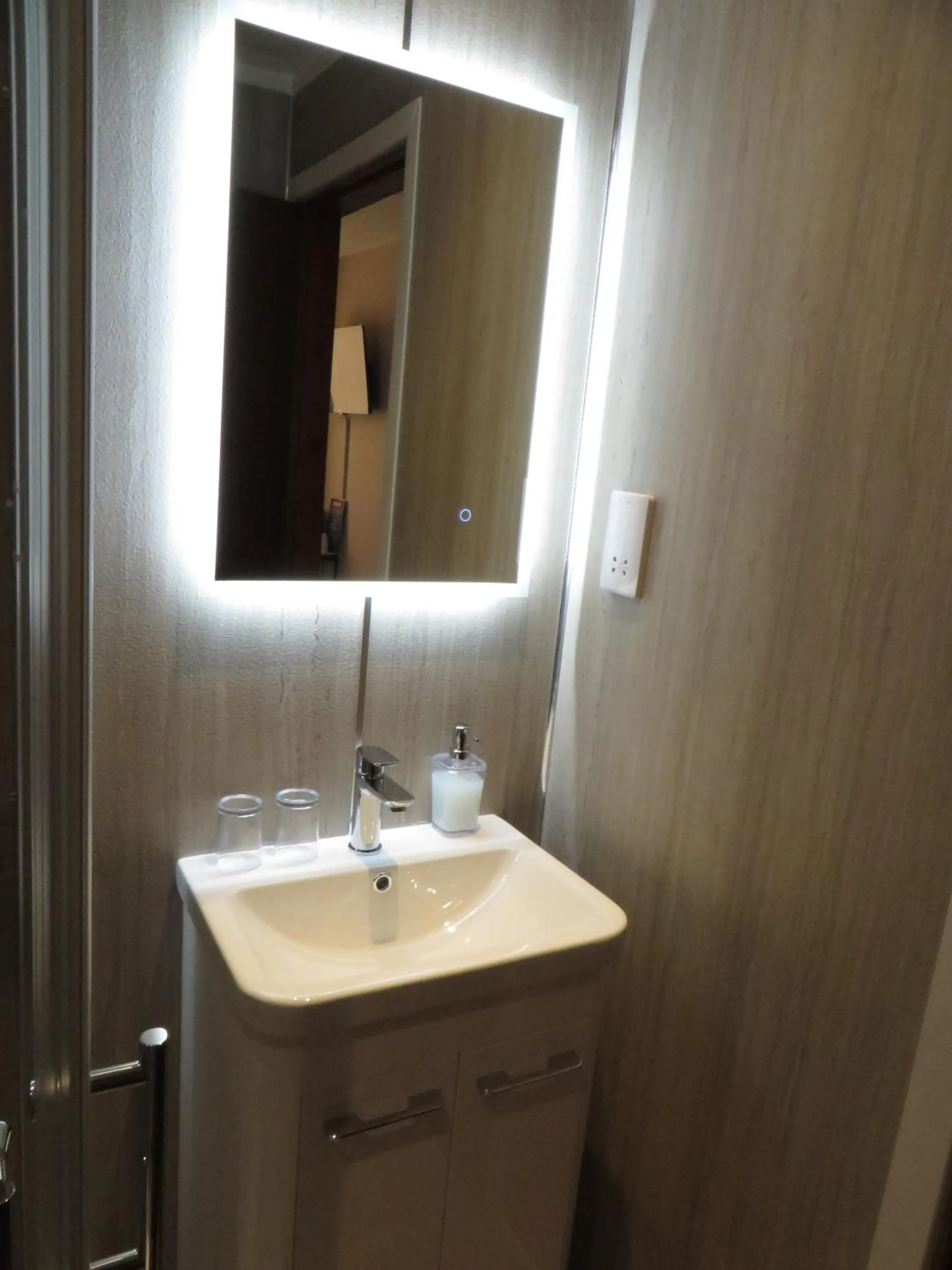 Bathroom in Eriskay B&B and Aviemore Glamping