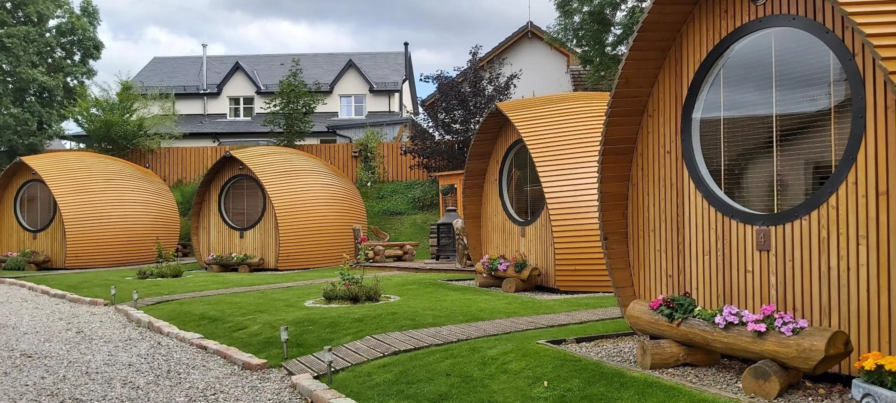Garden in Eriskay B&B and Aviemore Glamping