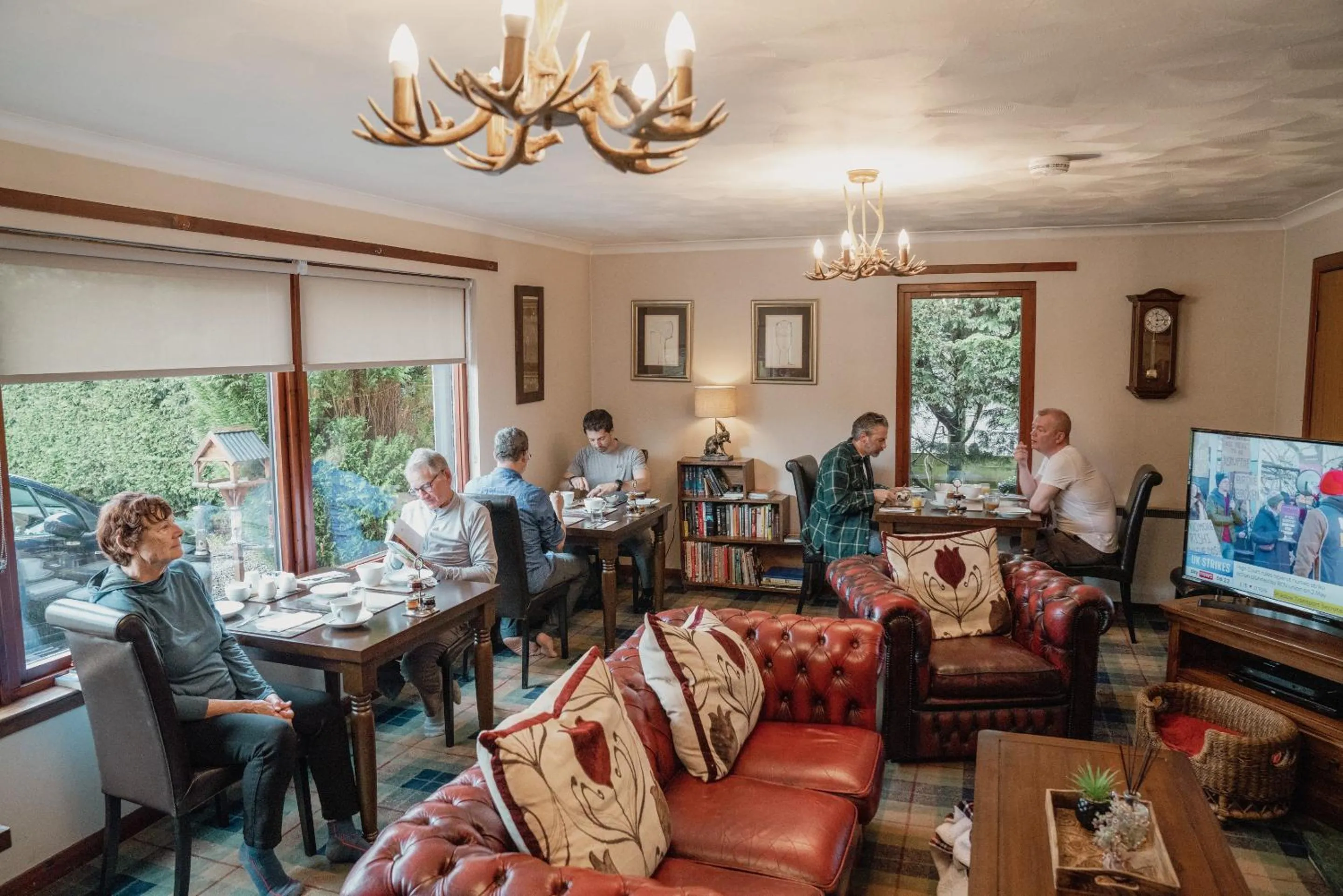 Living room in Eriskay B&B and Aviemore Glamping