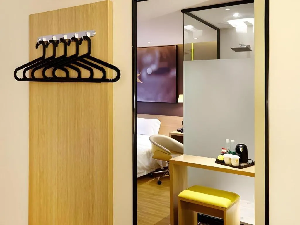 7 Days Premium Lintao City Golden Street Shopping Plaza Branch