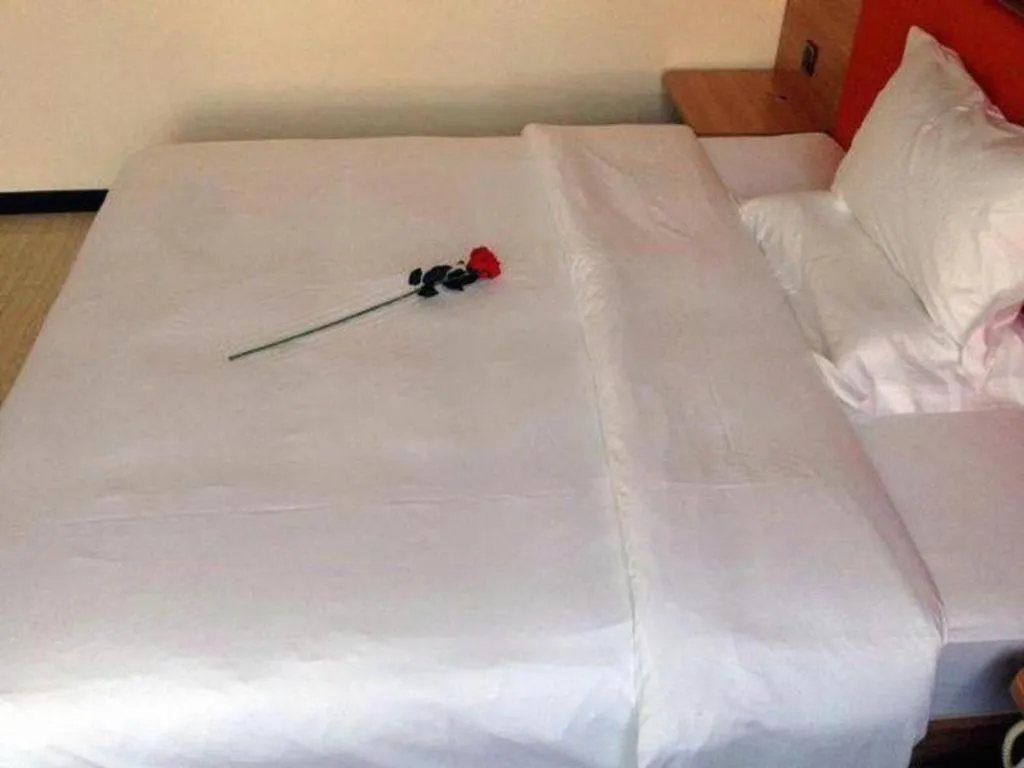 Bed in 7 Days Premium Lintao City Golden Street Shopping Plaza Branch