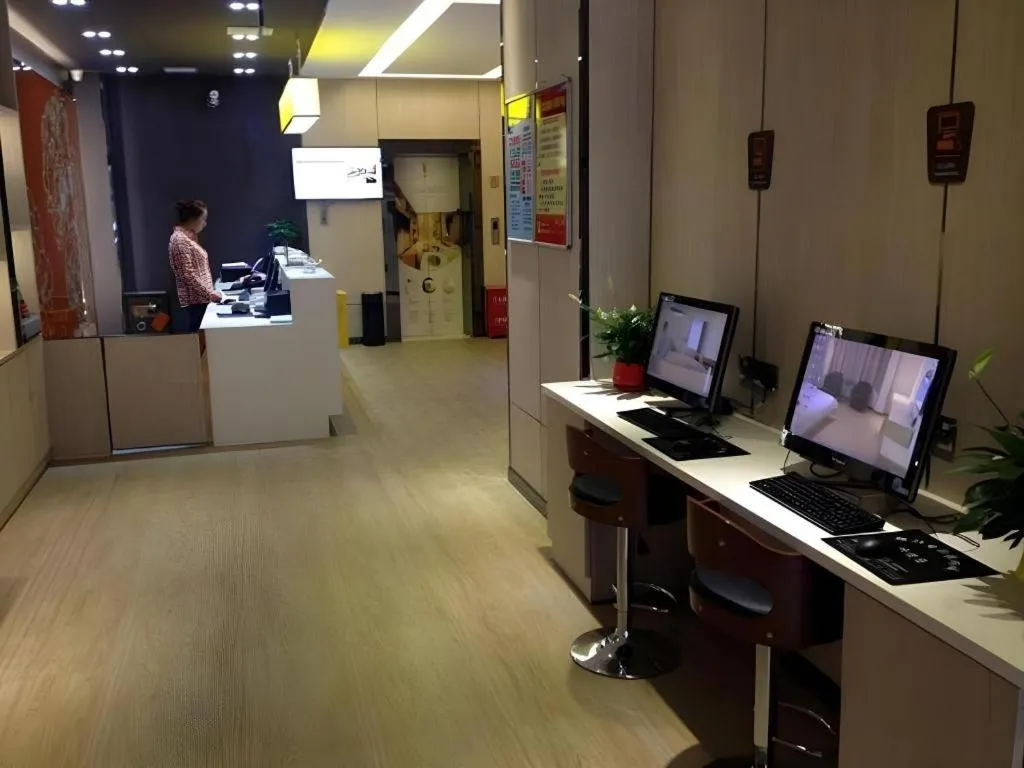 7 Days Premium Lintao City Golden Street Shopping Plaza Branch