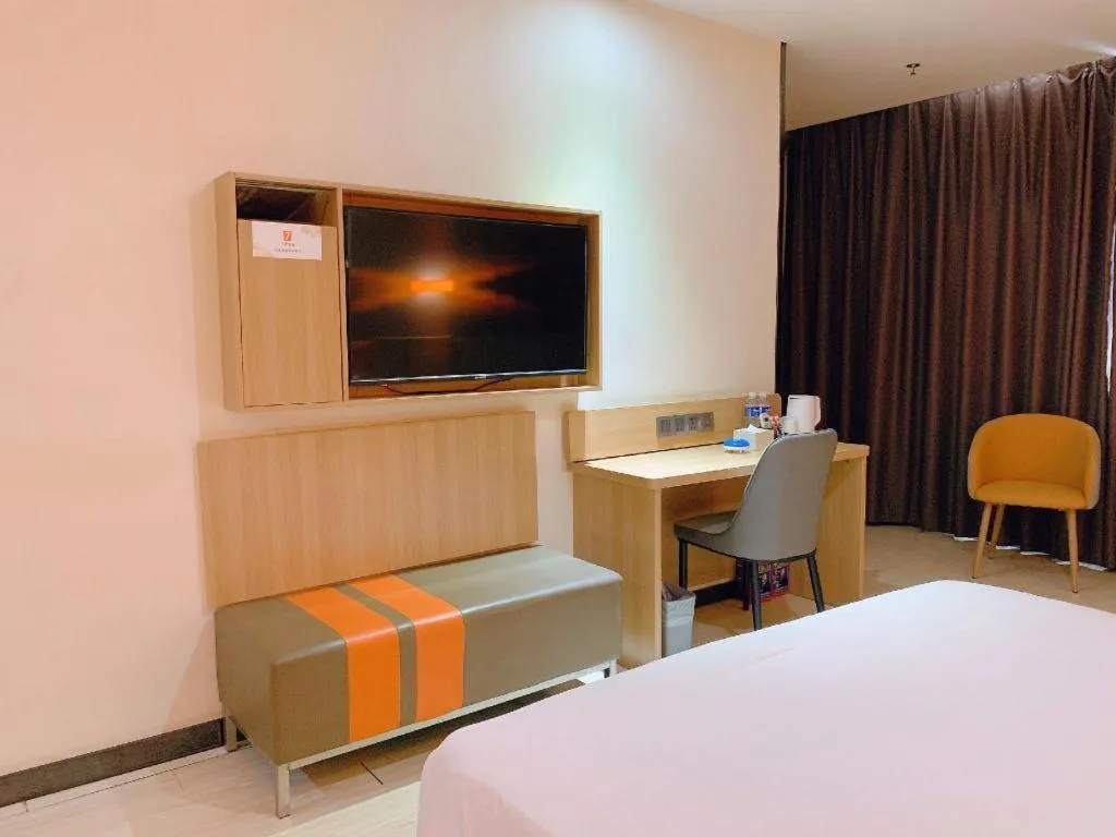 Bed in 7 Days Premium Lintao City Golden Street Shopping Plaza Branch
