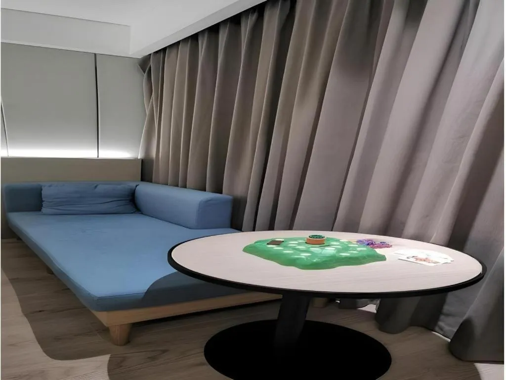 Gya Hotel Jurong England International