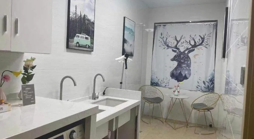 Gya Hotel Jurong England International