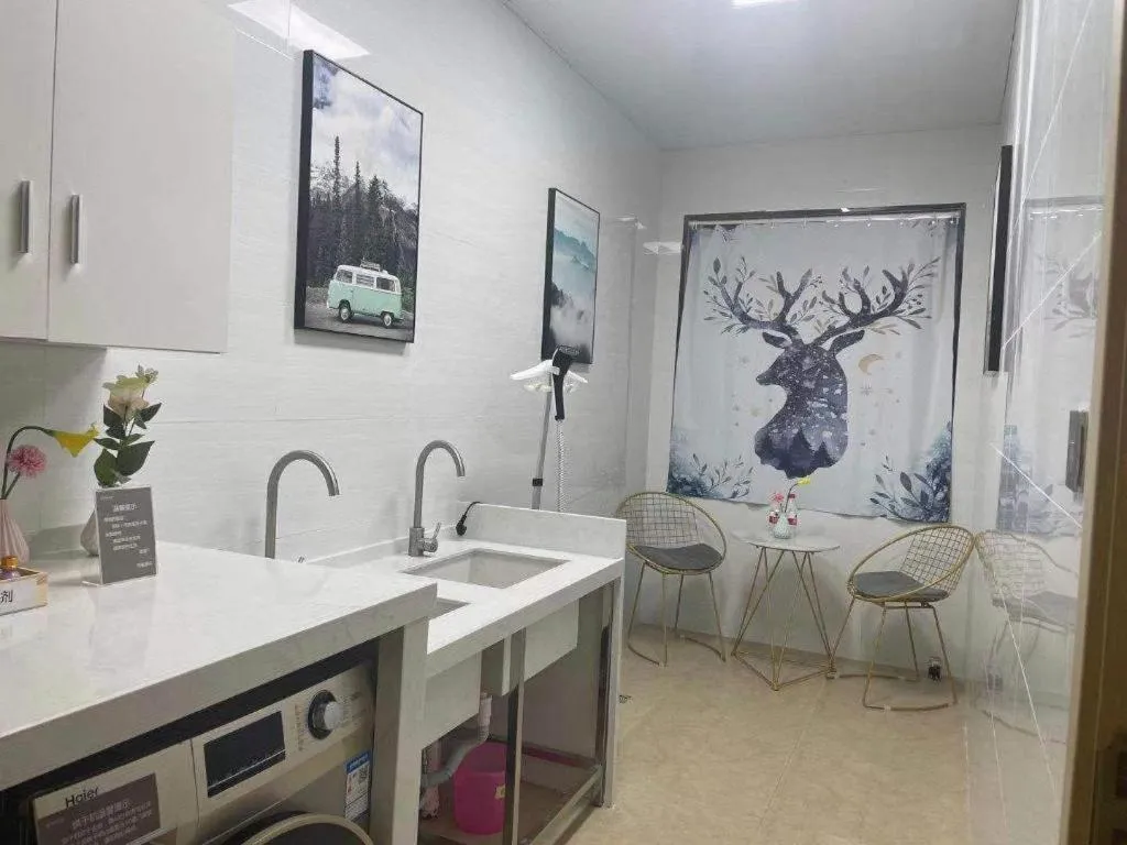 Gya Hotel Jurong England International