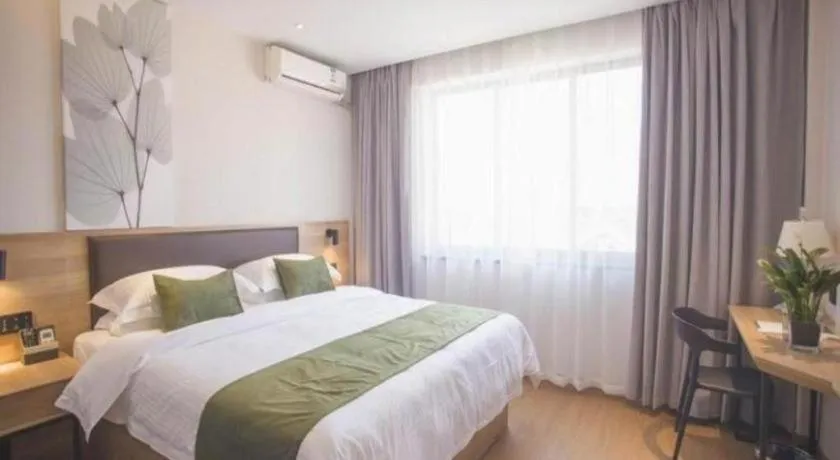 Bed in GreenTree Inn Express Taizhou Jiangyan Hardware City