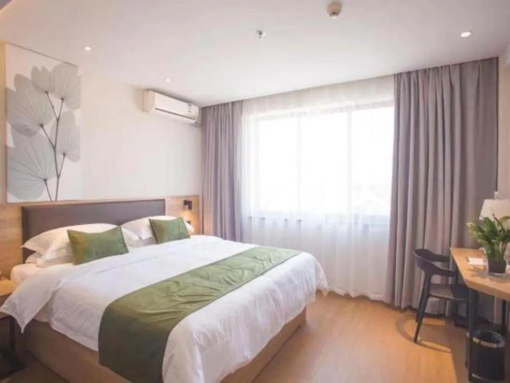 Bed in GreenTree Inn Express Taizhou Jiangyan Hardware City