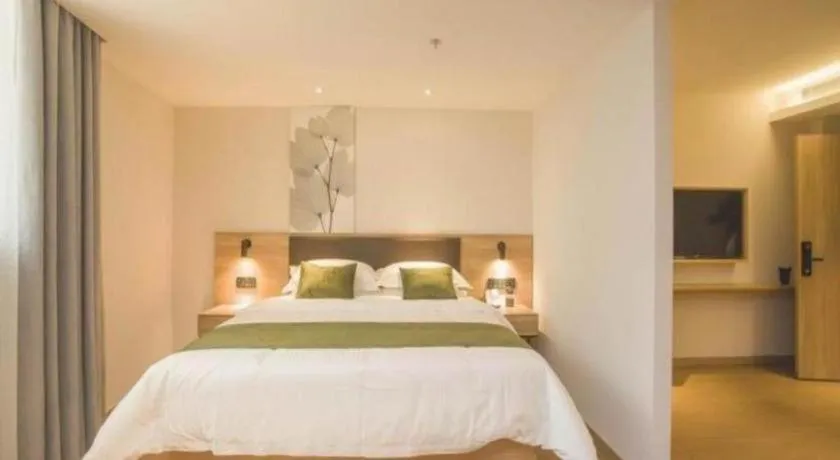 Bed in GreenTree Inn Express Taizhou Jiangyan Hardware City