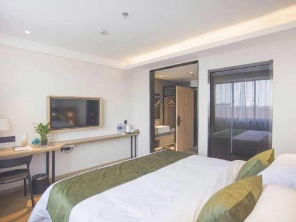 Bed in GreenTree Inn Express Taizhou Jiangyan Hardware City