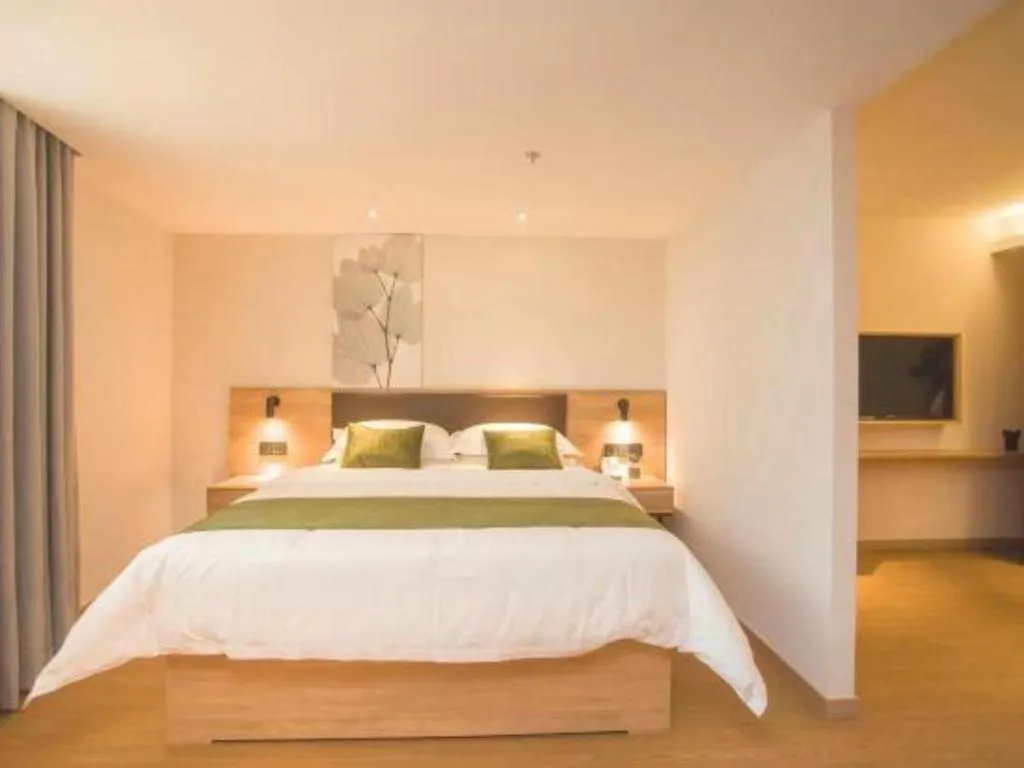 Bed in GreenTree Inn Express Taizhou Jiangyan Hardware City
