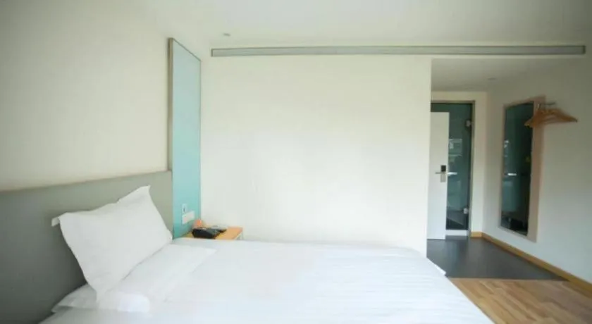 Bed in 7 Days Inn Harbin West Railway Station