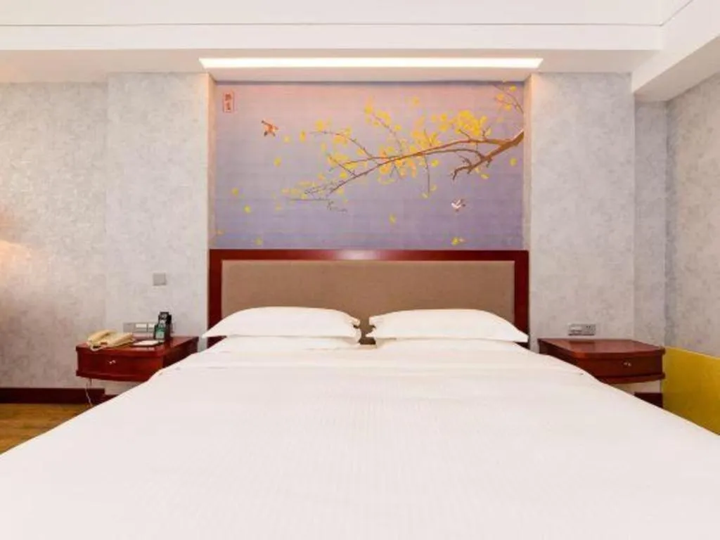 Bed in Junyu Grand Hotel Qinhuangdao