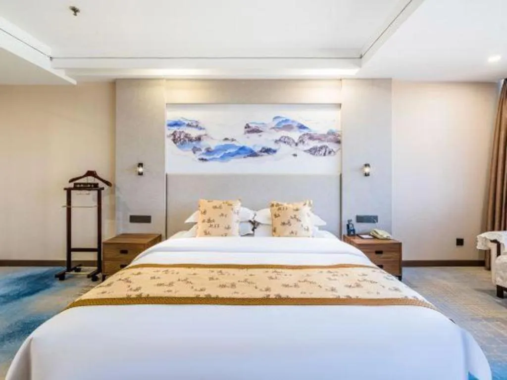 Bed in Junyu Grand Hotel Qinhuangdao