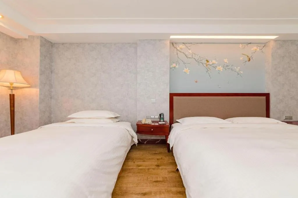 Bed in Junyu Grand Hotel Qinhuangdao