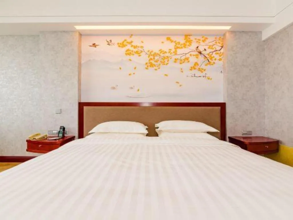 Bed in Junyu Grand Hotel Qinhuangdao