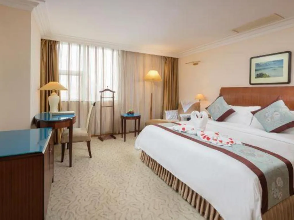 Bed in Xinyuan Hot Spring Hotel