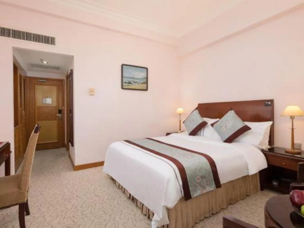 Bed in Xinyuan Hot Spring Hotel