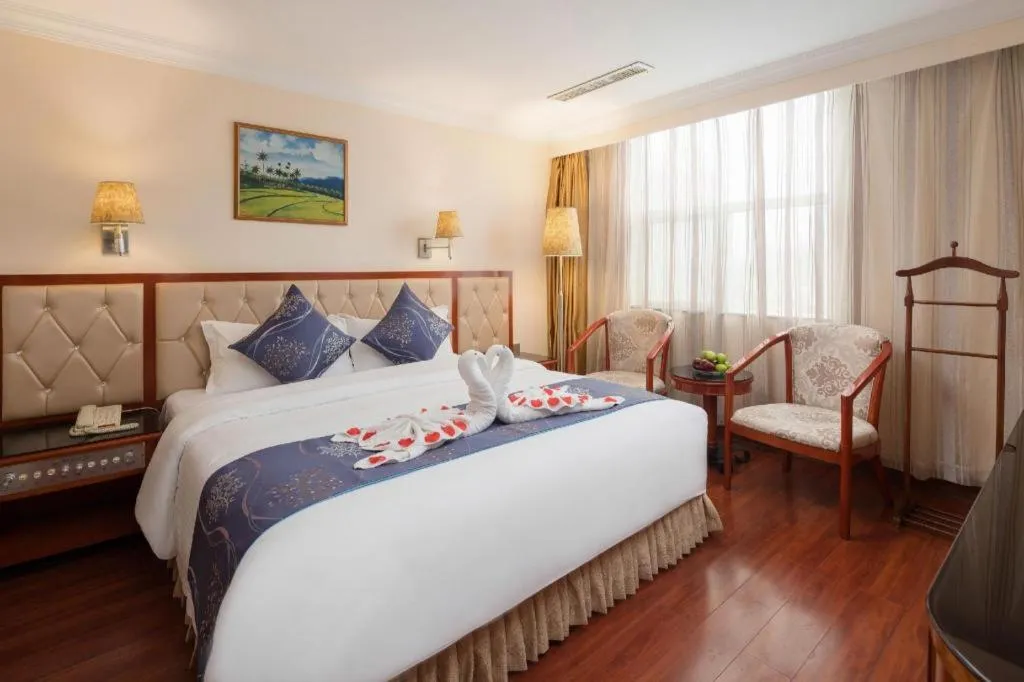 Bed in Xinyuan Hot Spring Hotel