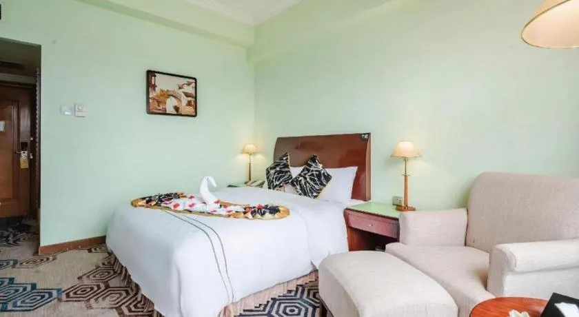 Bed in Xinyuan Hot Spring Hotel