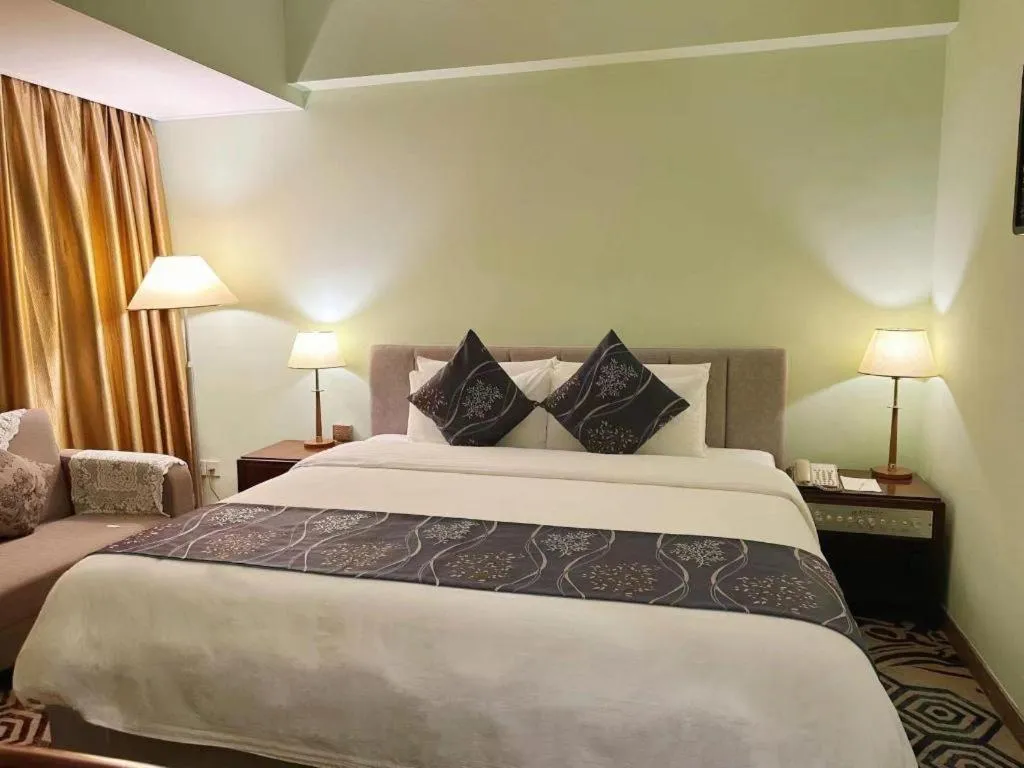 Bed in Xinyuan Hot Spring Hotel