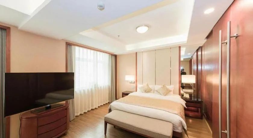 Bed in Dalian Liangyun Hotel