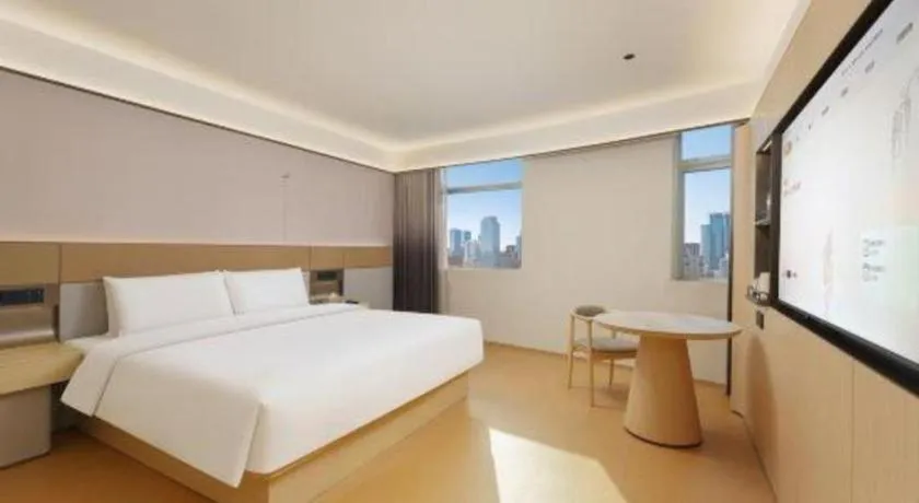 Bed in Dalian Liangyun Hotel