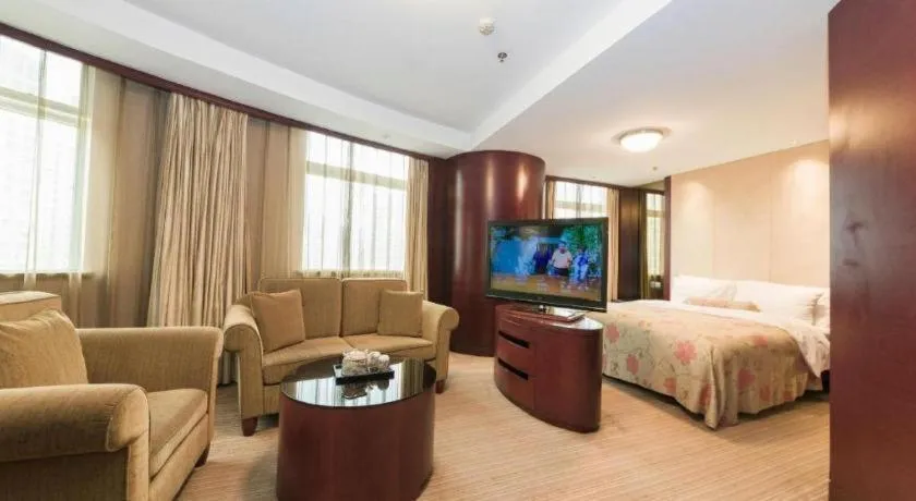 Bed in Dalian Liangyun Hotel