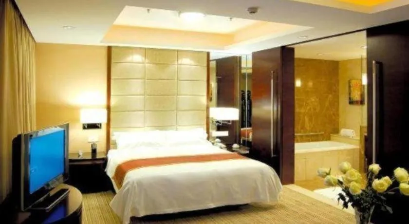 Bed in Dalian Liangyun Hotel