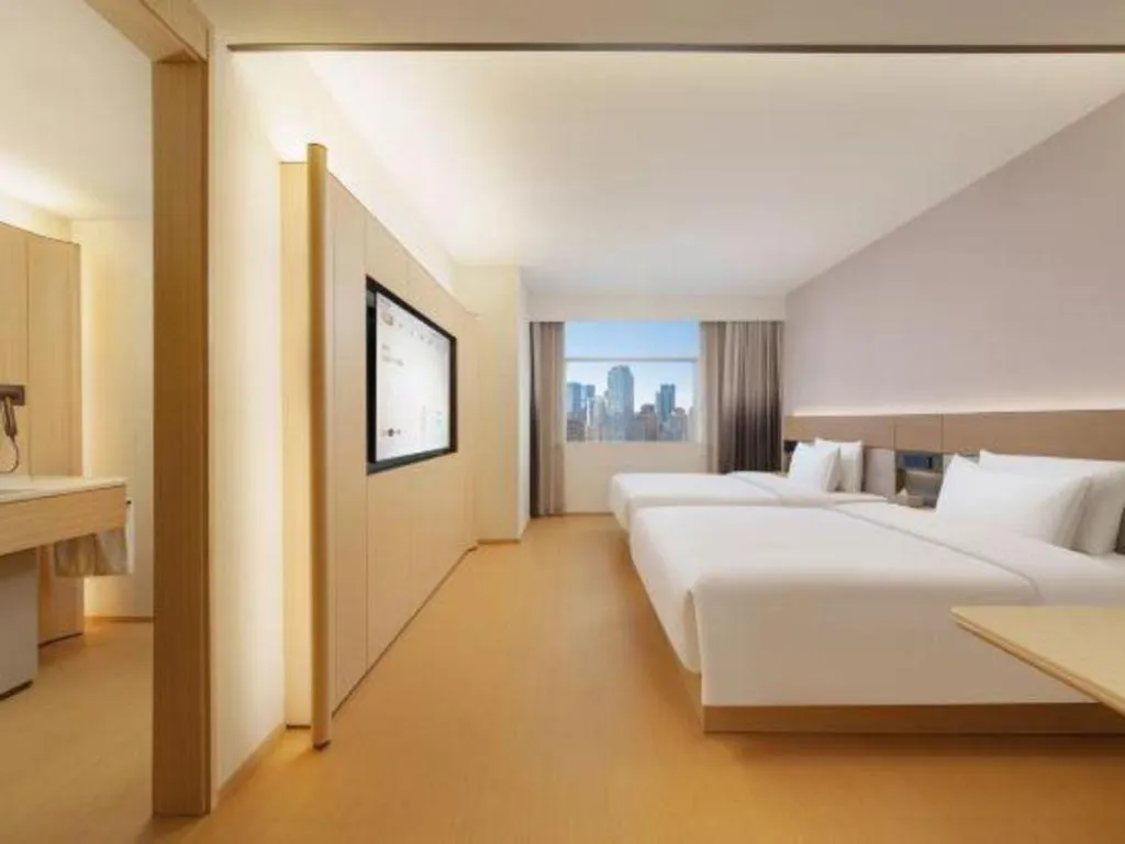 Bed in Dalian Liangyun Hotel