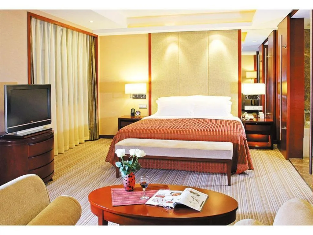 Bed in Dalian Liangyun Hotel