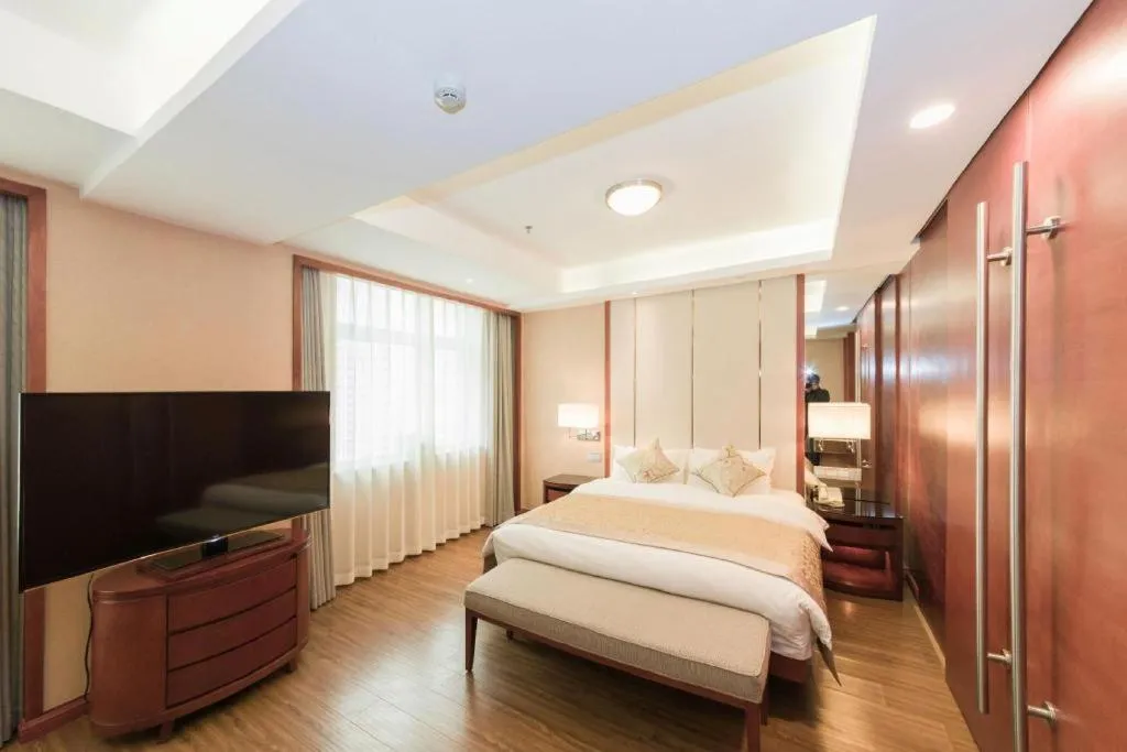 Bed in Dalian Liangyun Hotel