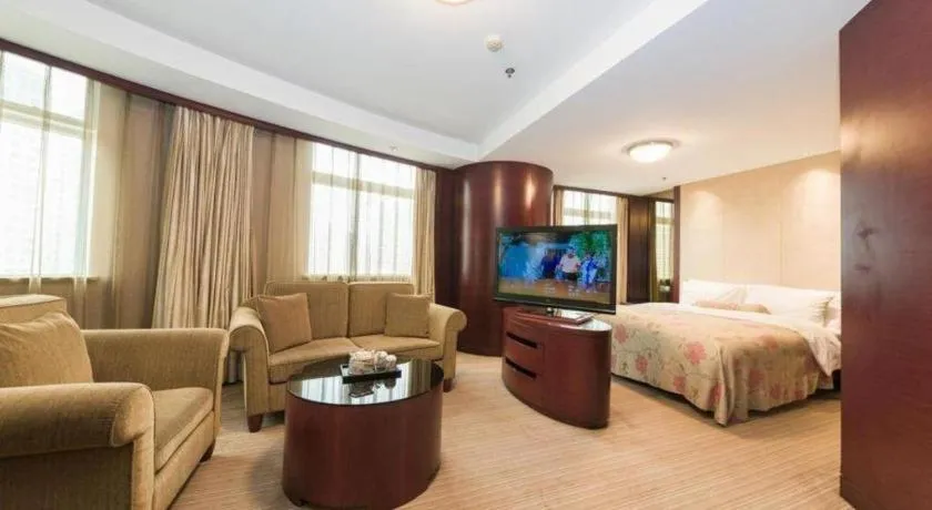 Bed in Dalian Liangyun Hotel