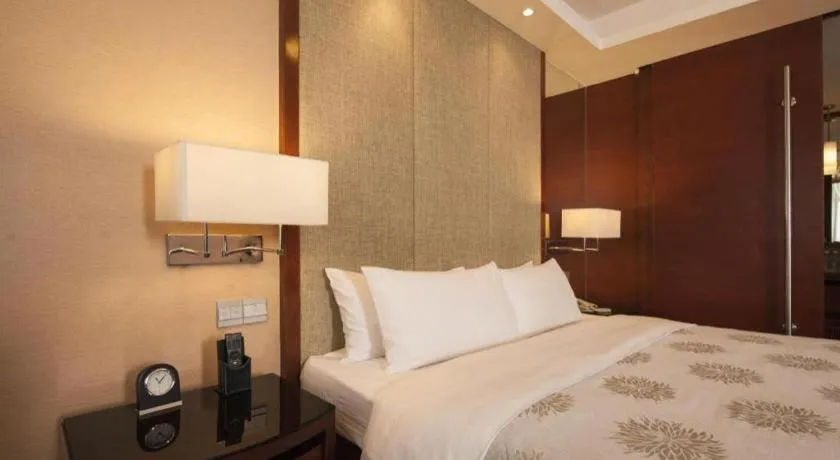 Bed in Dalian Liangyun Hotel