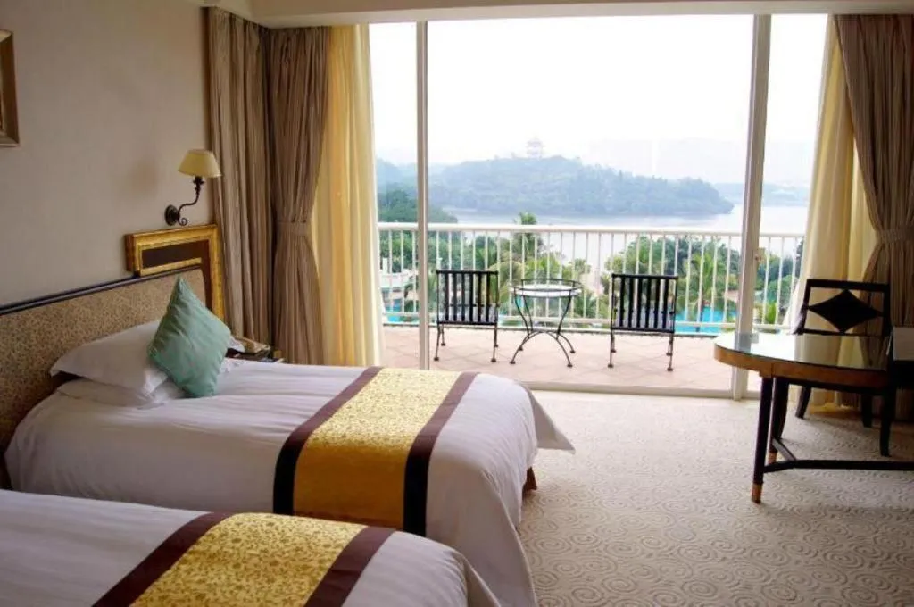 Bed in Dongguan MCB Lake Hotel