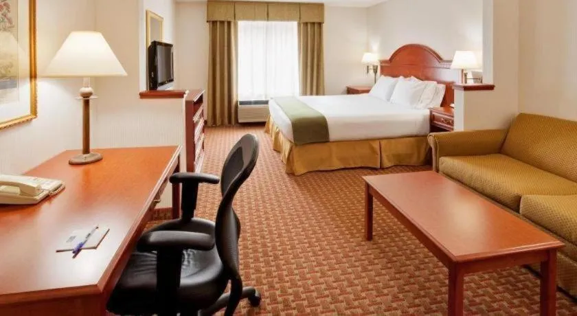 Bed in Holiday Inn Express Frackville Hotel By IHG