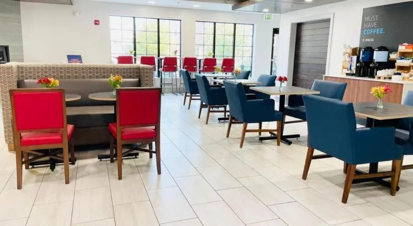 Holiday Inn Express Hotel & Suites Grand Island By IHG