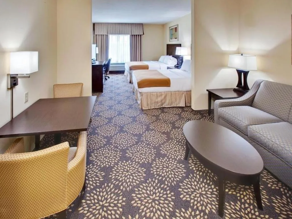 Bed in Holiday Inn Express Hotel & Suites Grand Island By IHG
