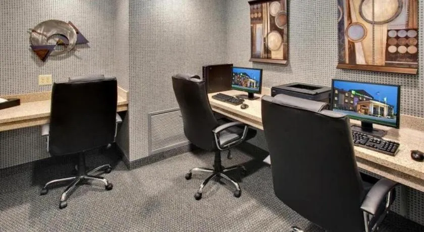 Holiday Inn Express Hotel & Suites Grand Island By IHG