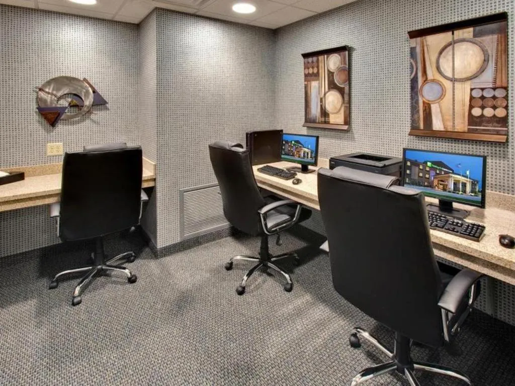 Holiday Inn Express Hotel & Suites Grand Island By IHG