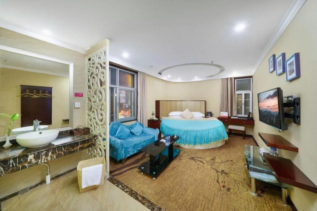 Bed in Sun Island Holiday Hotel