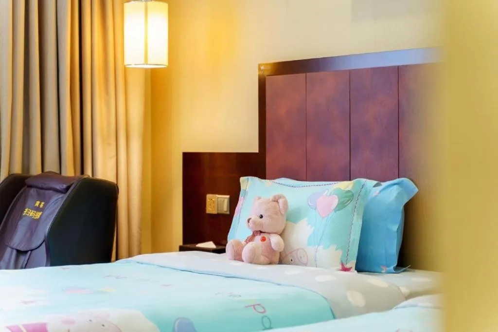 Bed in Sun Island Holiday Hotel