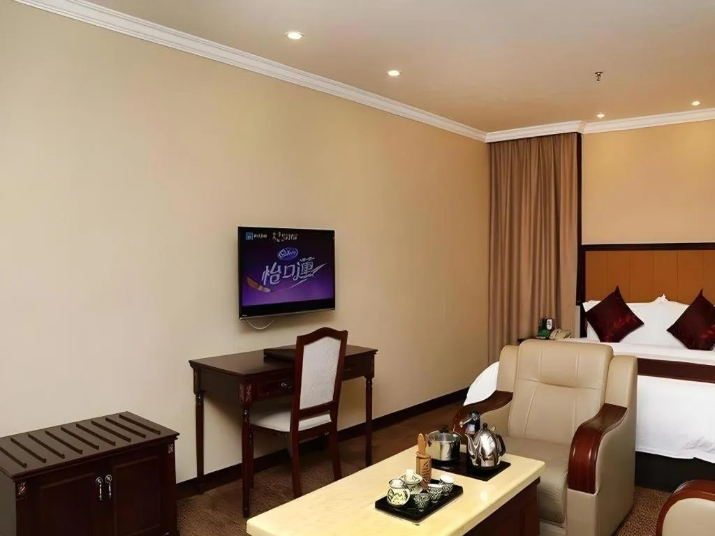 Bed in Sun Island Holiday Hotel