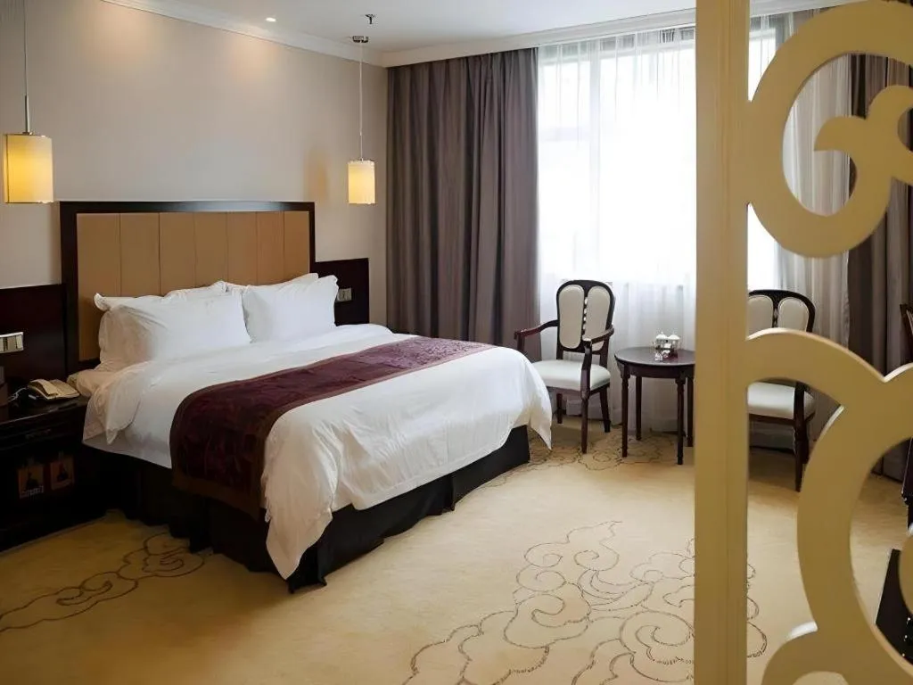 Bed in Sun Island Holiday Hotel