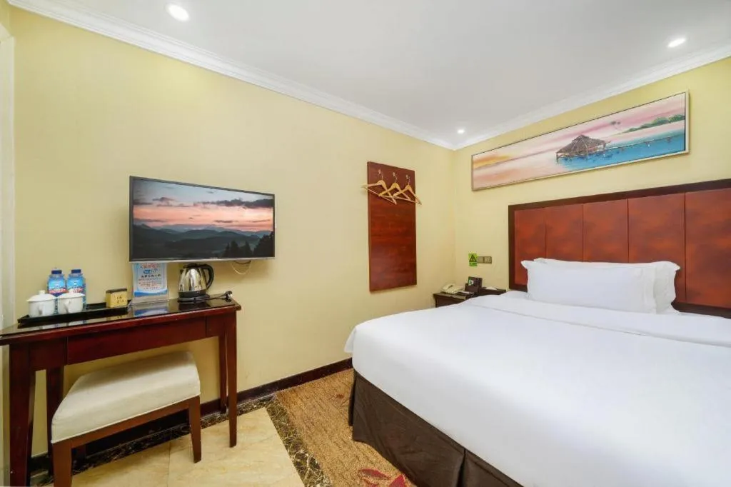 Bed in Sun Island Holiday Hotel