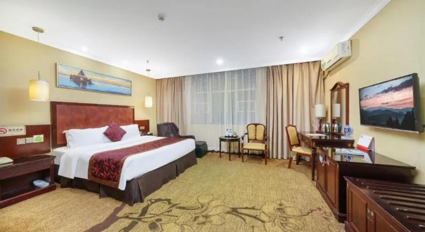 Bed in Sun Island Holiday Hotel