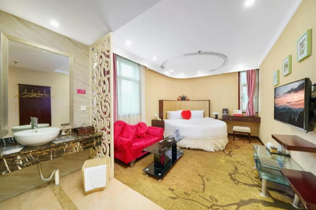 Bed in Sun Island Holiday Hotel