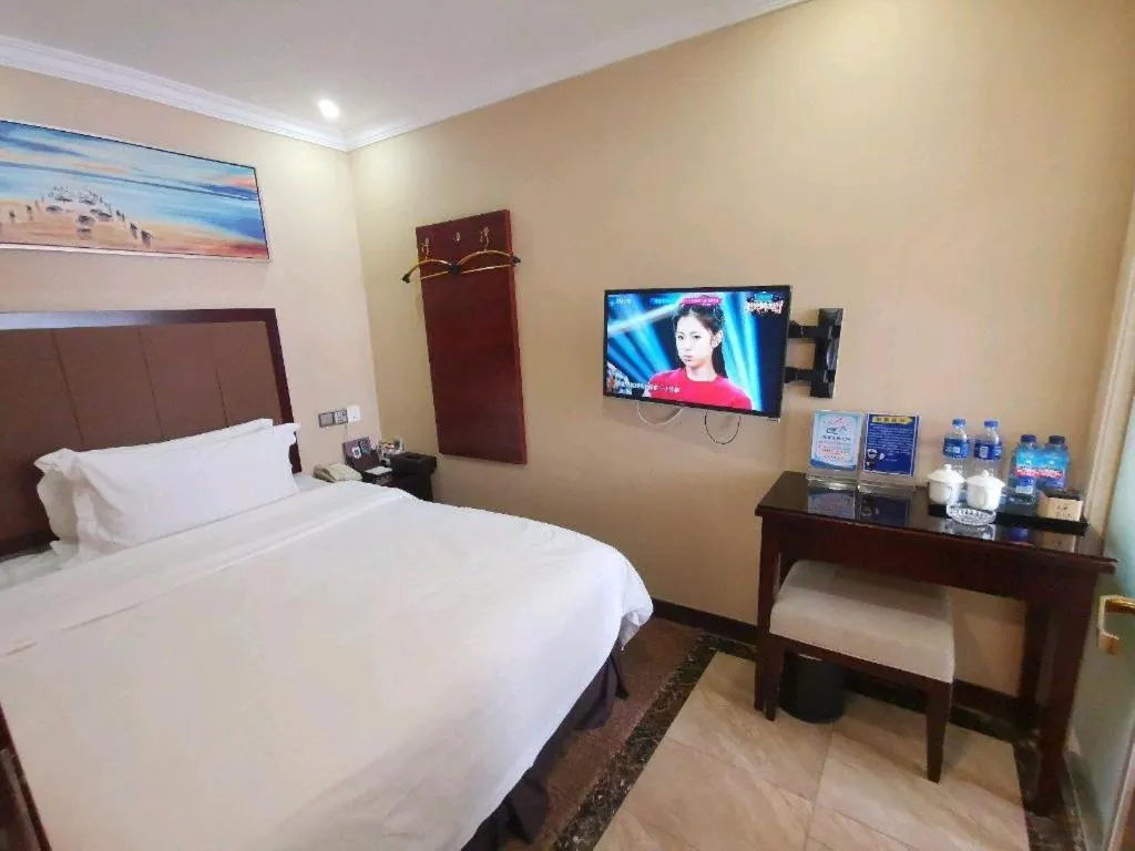 Bed in Sun Island Holiday Hotel