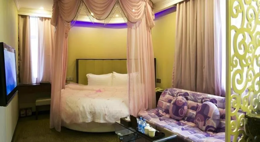 Bed in Sun Island Holiday Hotel