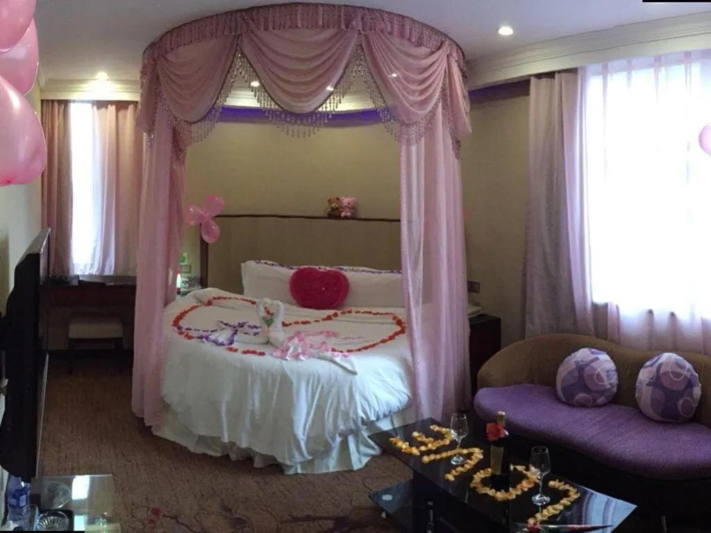 Bed in Sun Island Holiday Hotel